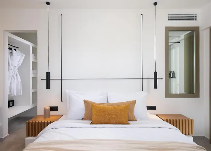 מלון Mazee Paros 3*