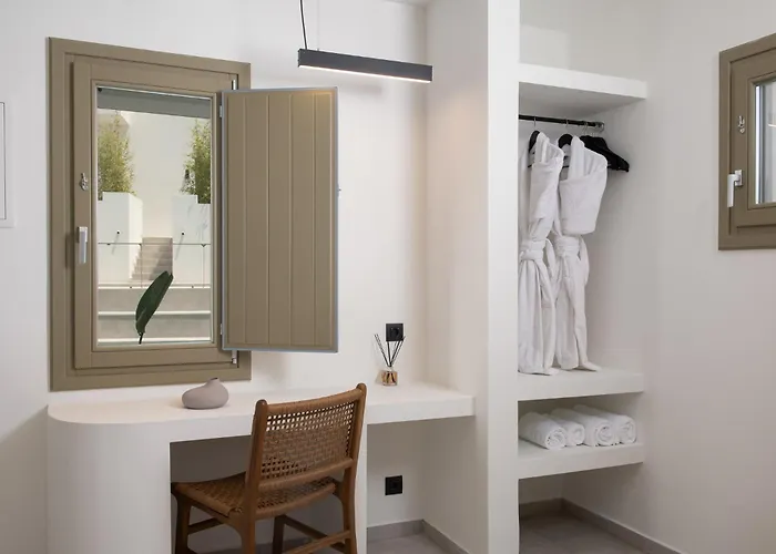 Mazee Paros מלון 3*