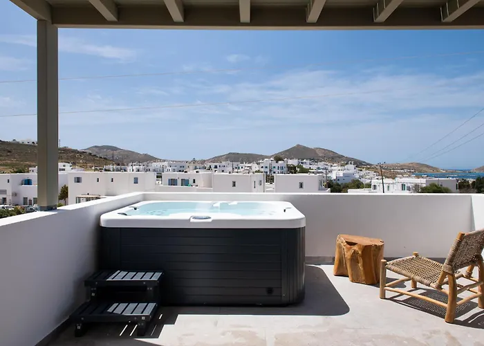 Mazee Paros מלון