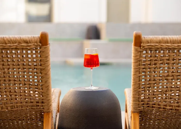 Mazee Paros נאוסה