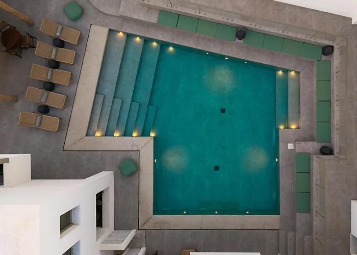 Mazee Paros מלון 3*