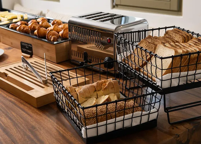 Mazee Paros מלון