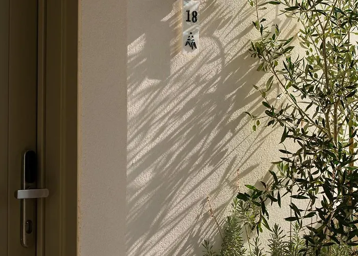 מלון Mazee Paros 3*