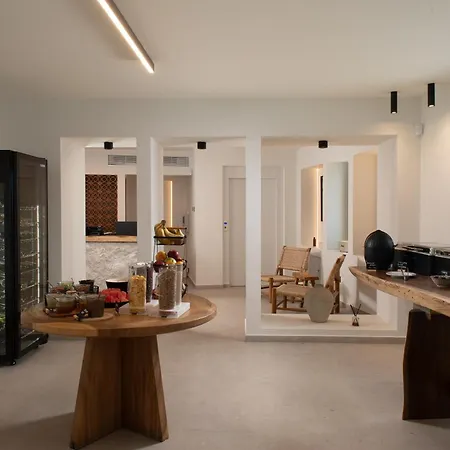 فندق Mazee Paros 3*